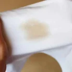 Come togliere le macchie di olio dai vestiti: il trucco della nonna