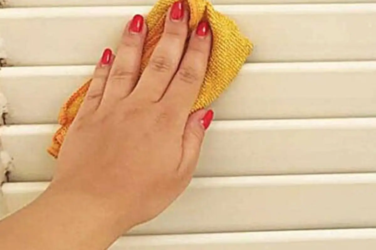 Come pulire le persiane in PVC: il metodo che le fa sembrare nuove