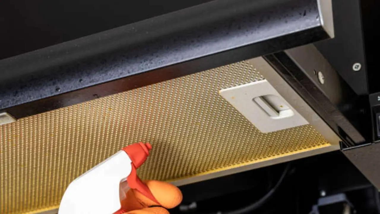 Come togliere il grasso dai filtri della cappa: il metodo più efficace