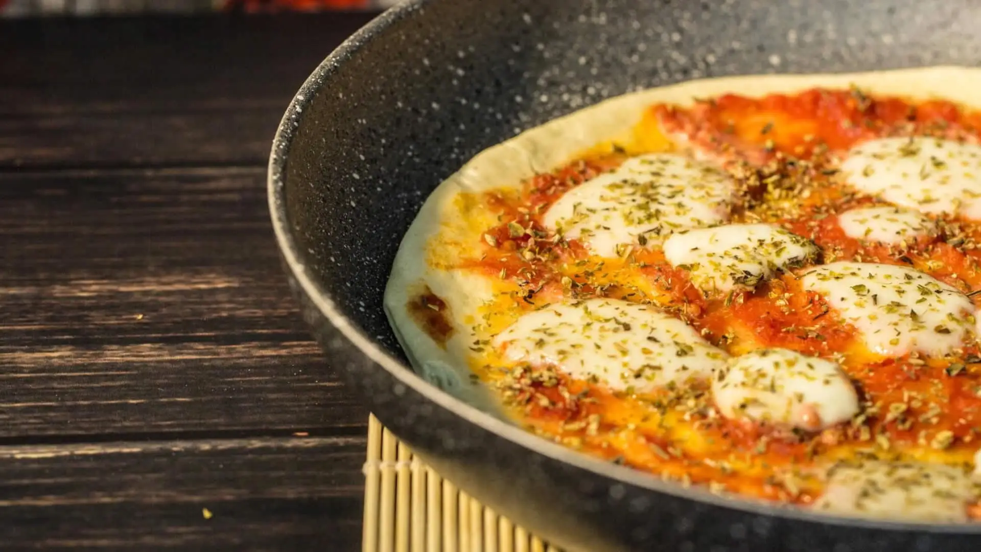 Come fare la pizza in teglia come in pizzeria? Il segreto è nella lievitazione