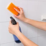 Come pulire le piastrelle del bagno senza sforzo: il metodo più efficace
