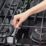 Come pulire le griglie del forno a gas: il trucco della nonna