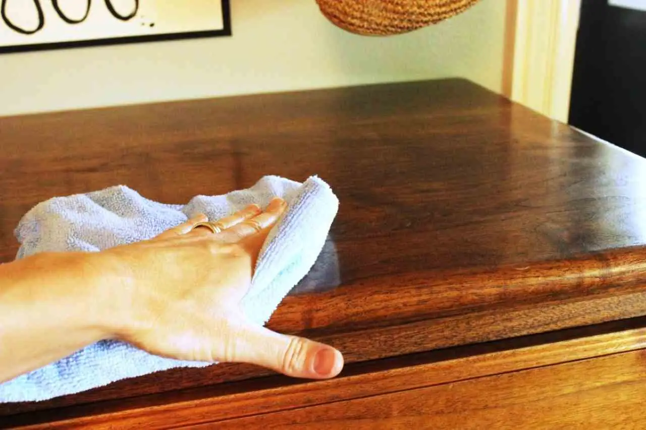 Come lucidare i mobili antichi: il metodo che funziona sempre