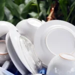 Come lavare i piatti senza detersivo: il trucco naturale che funziona