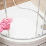 Come pulire il box doccia senza fatica: il trucco che funziona davvero