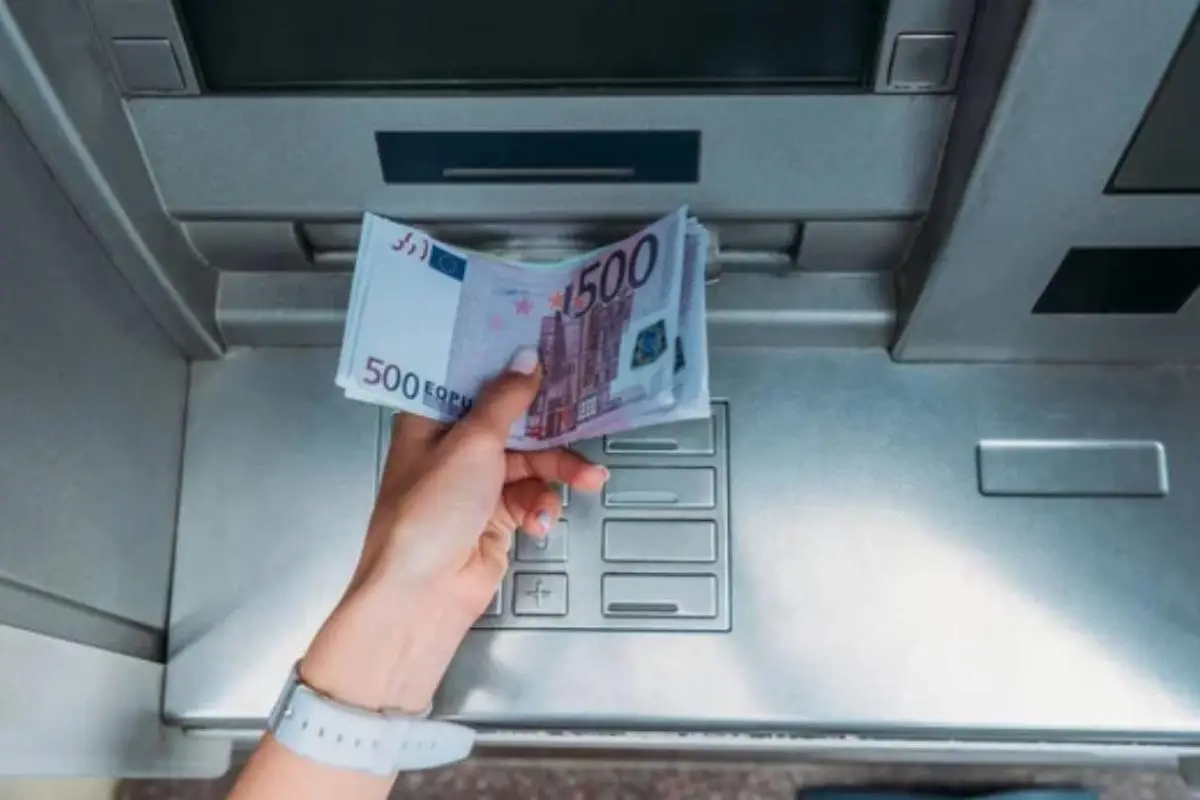 Cosa succede a chi ha più di 10.000 euro sul conto in banca