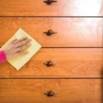 Dimentica la cera: ecco il prodotto naturale che pulisce e nutre il legno meglio di qualsiasi altro