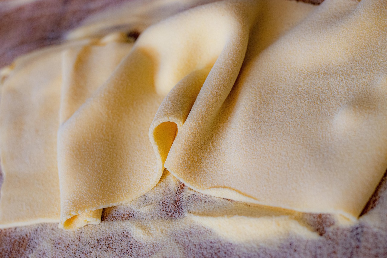 Pasta fresca spolverata con farina di semola per evitarne l'attaccamento.